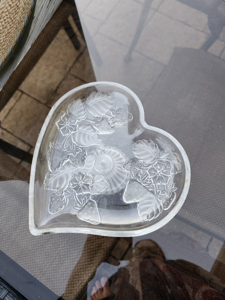 Glass Heart-Shaped Pedestal Dish - photo 2