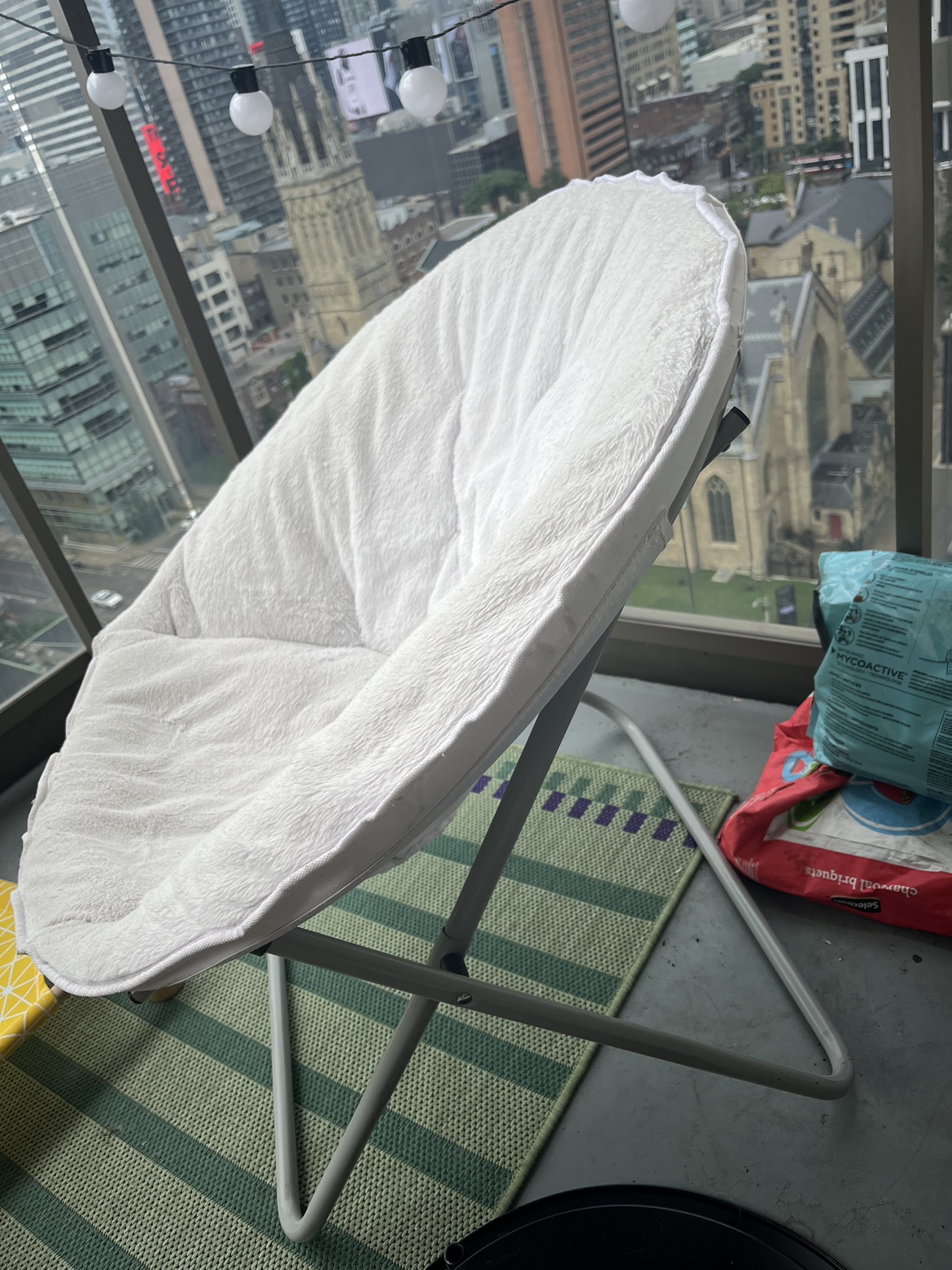 Round white chair image indicator(2)