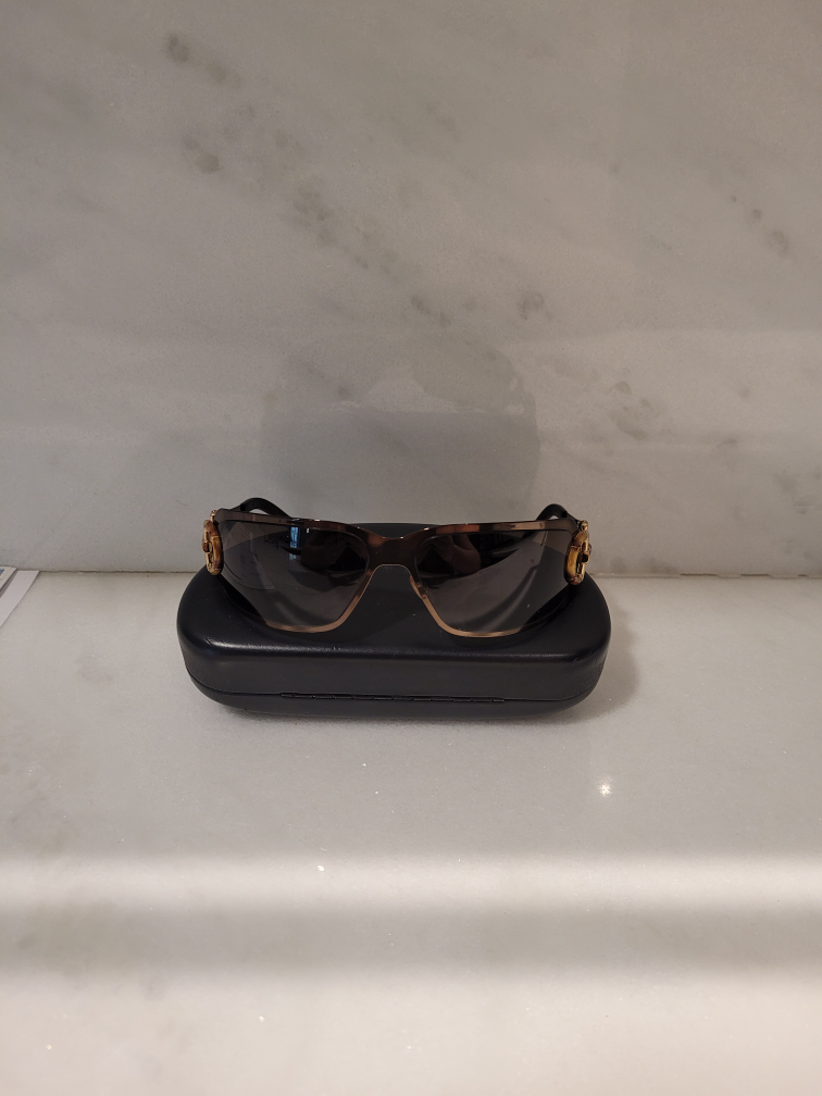 Vintage Authentic Gucci Sunglasses + Case IN EXCELLENT CONDITION image indicator(2)