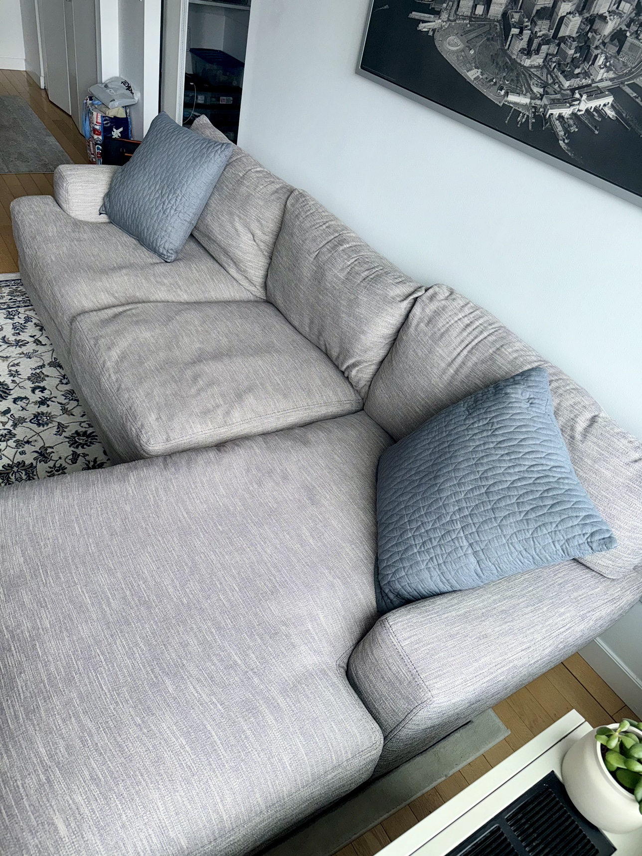 Raymour & Flannigan - Couch - 2 Piece Sectional Sofa - photo 2