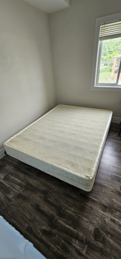 4 month old Mattress+ Box Spring+ Stand - photo 2
