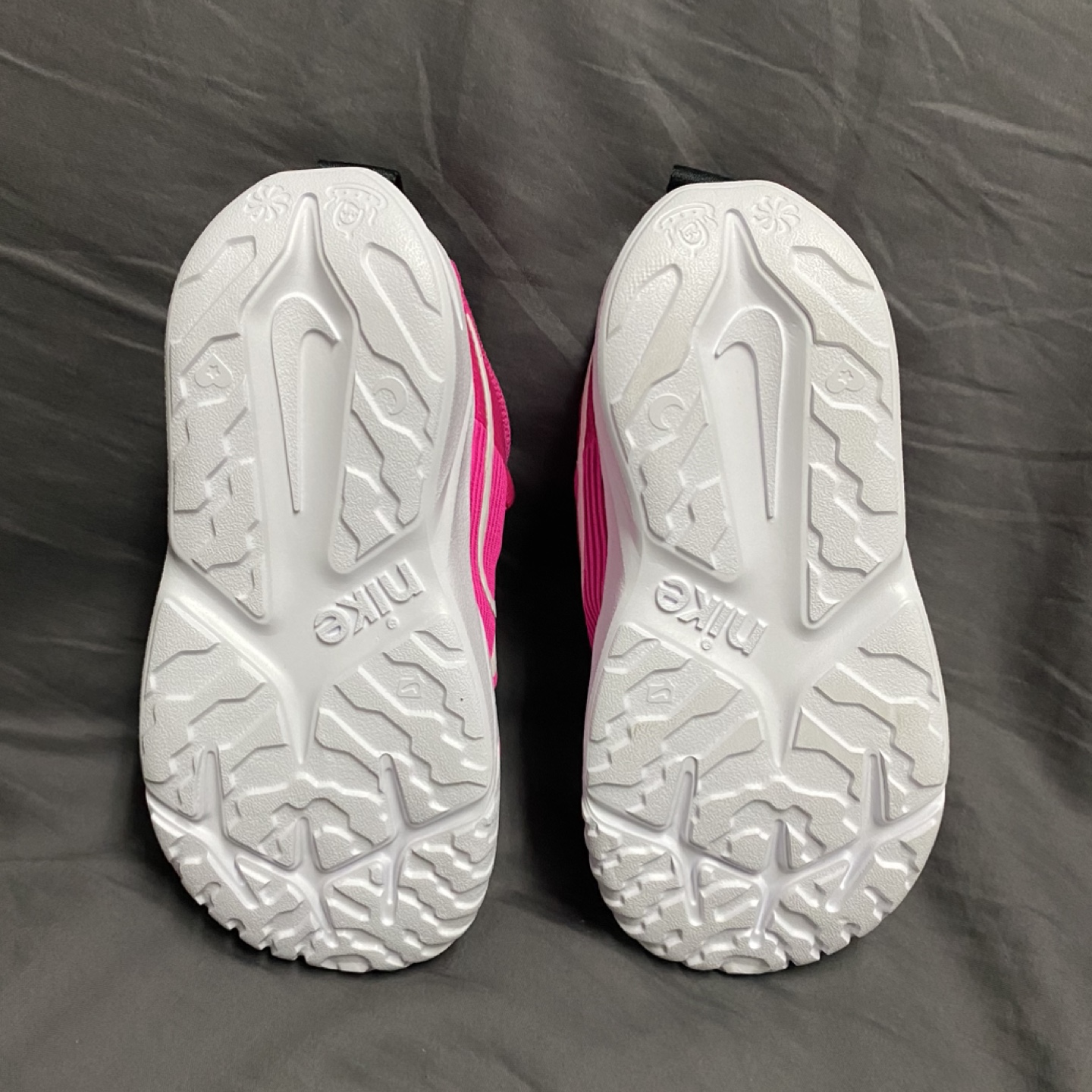 Nike Girls Star Runner - Size 10C - photo 3