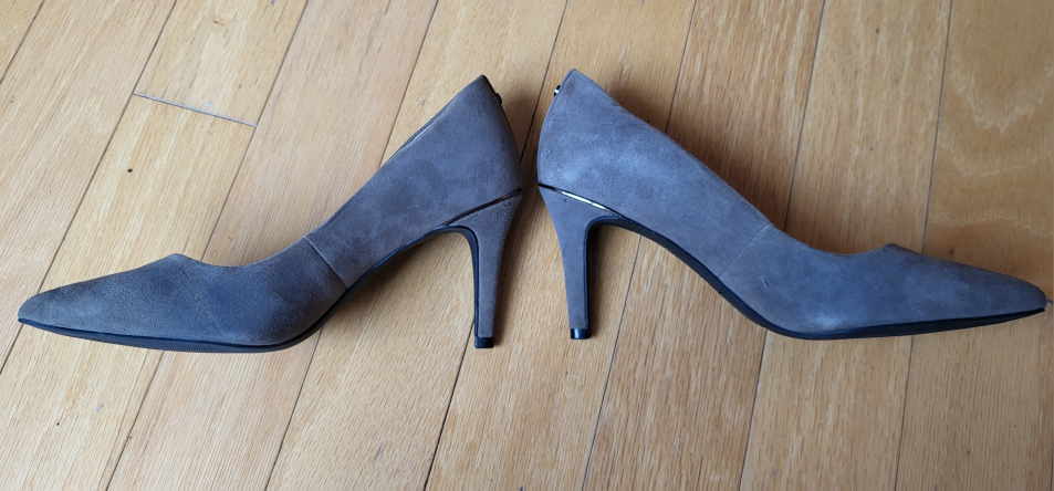 ❣️ New Suede Heels Jones New York Pumps Delta Gray size 6 image indicator(3)