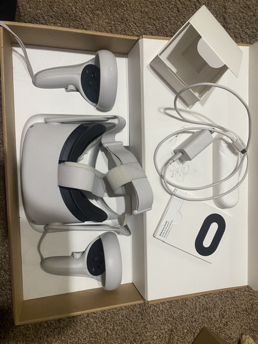 Oculus Quest 2 64G - photo 2