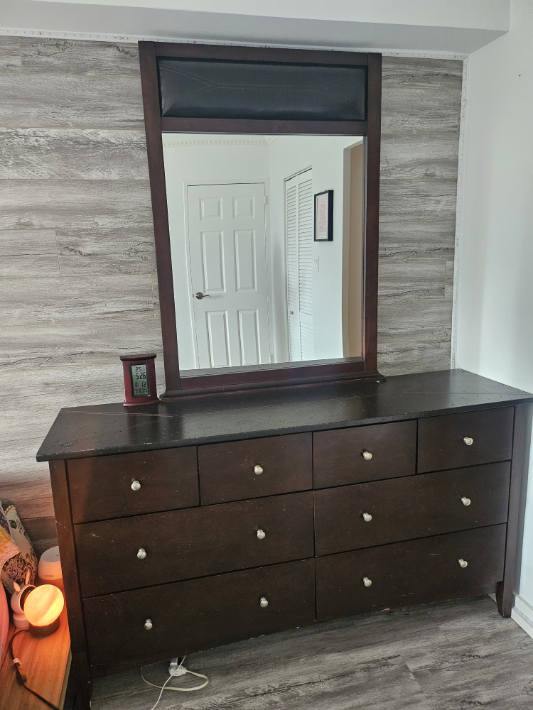 FREE - 8-Drawer Dresser with Mirror - PICK UP ONLY