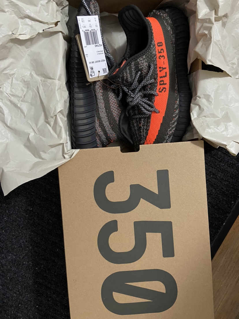 YEEZY Boost 350 V2 CARBON BELUGA - Size Mens 6 / Women’s 7 - photo 2