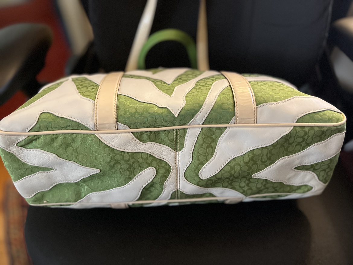 Coach Green and White Bag image indicator(4)