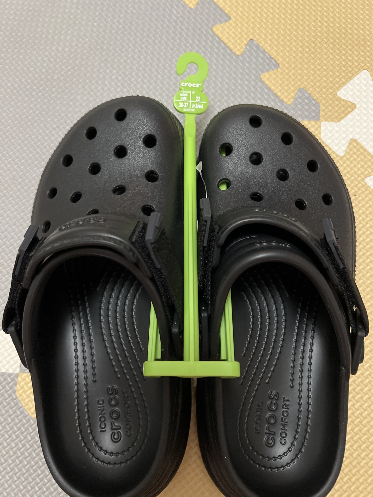 Crocs size 6 women, size 4 men