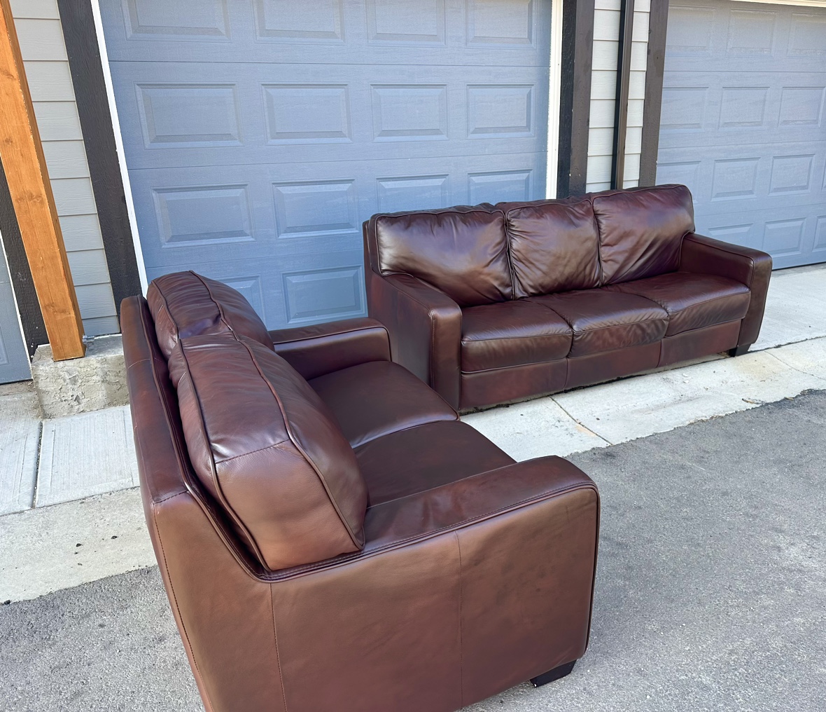 Genuine leather sofa and loveseat set for sale ,Free delivery - photo 3