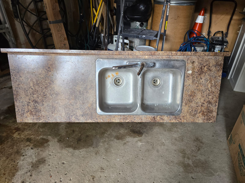 Double sink counter top