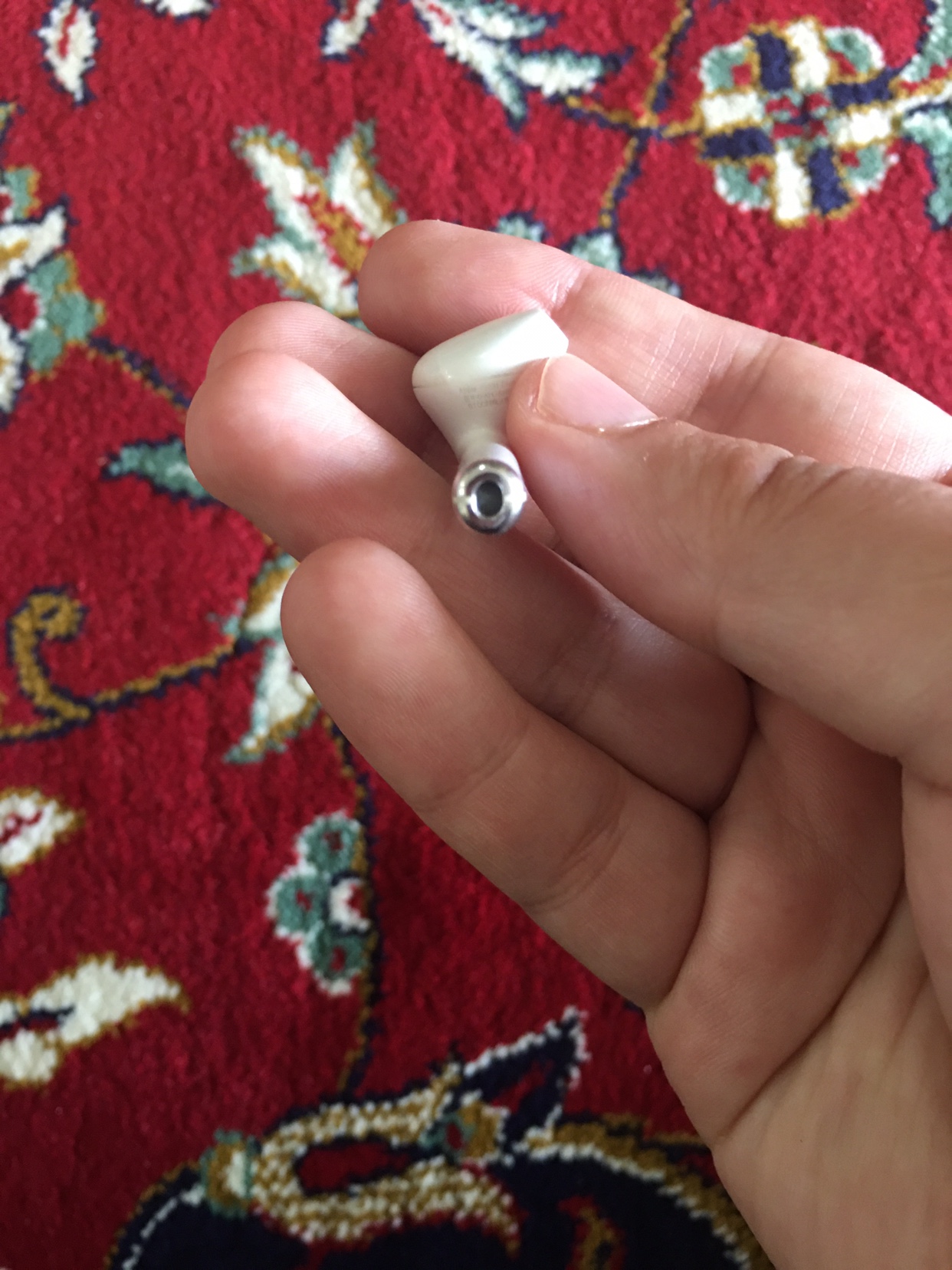 Left AirPods gen2 image indicator(2)