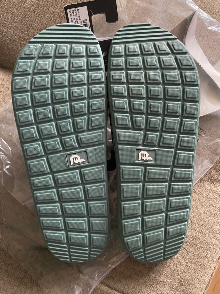 Primitive Naruto Shippuden Slides - Size 11💚 image indicator(4)