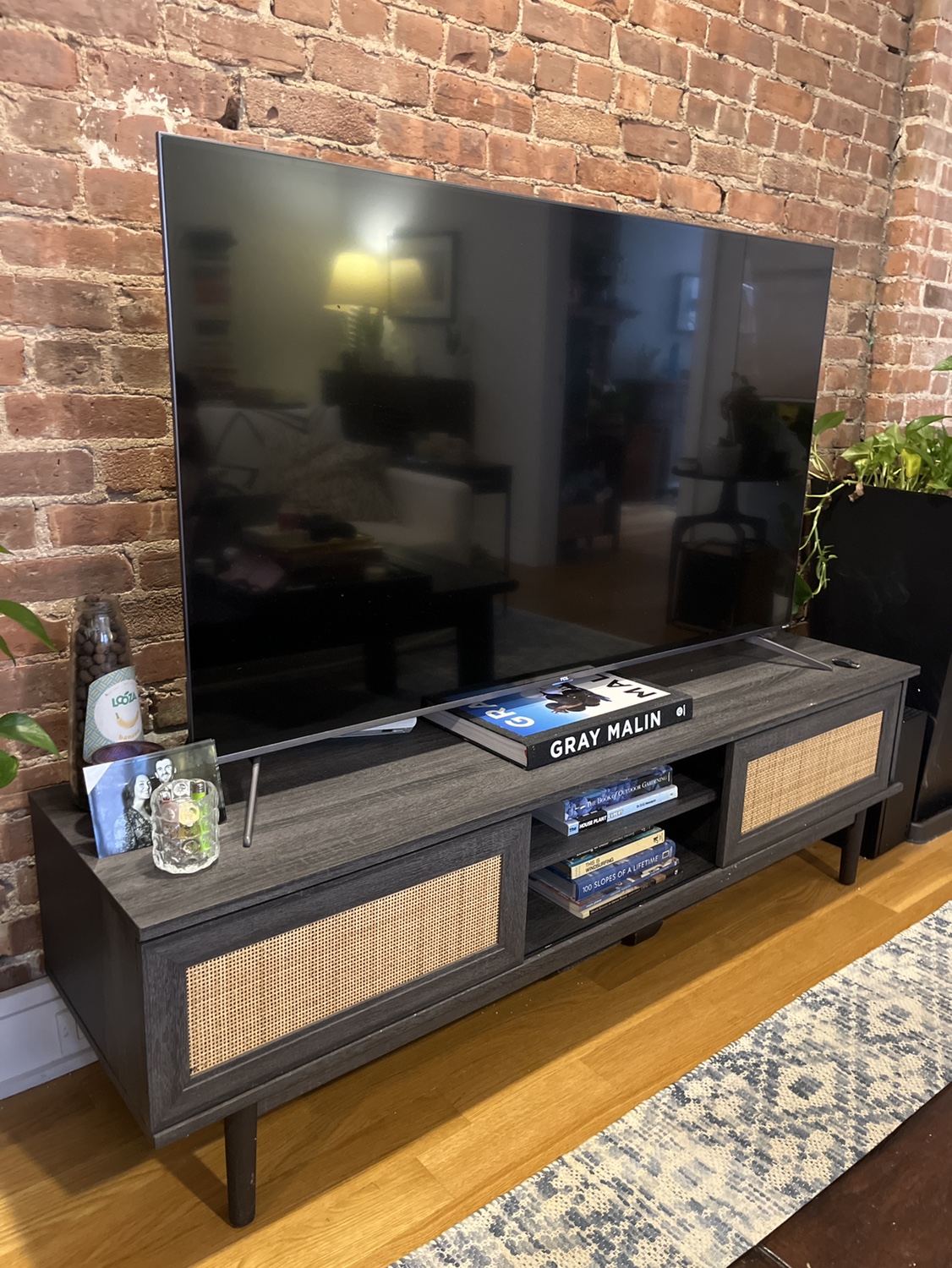Tv stand