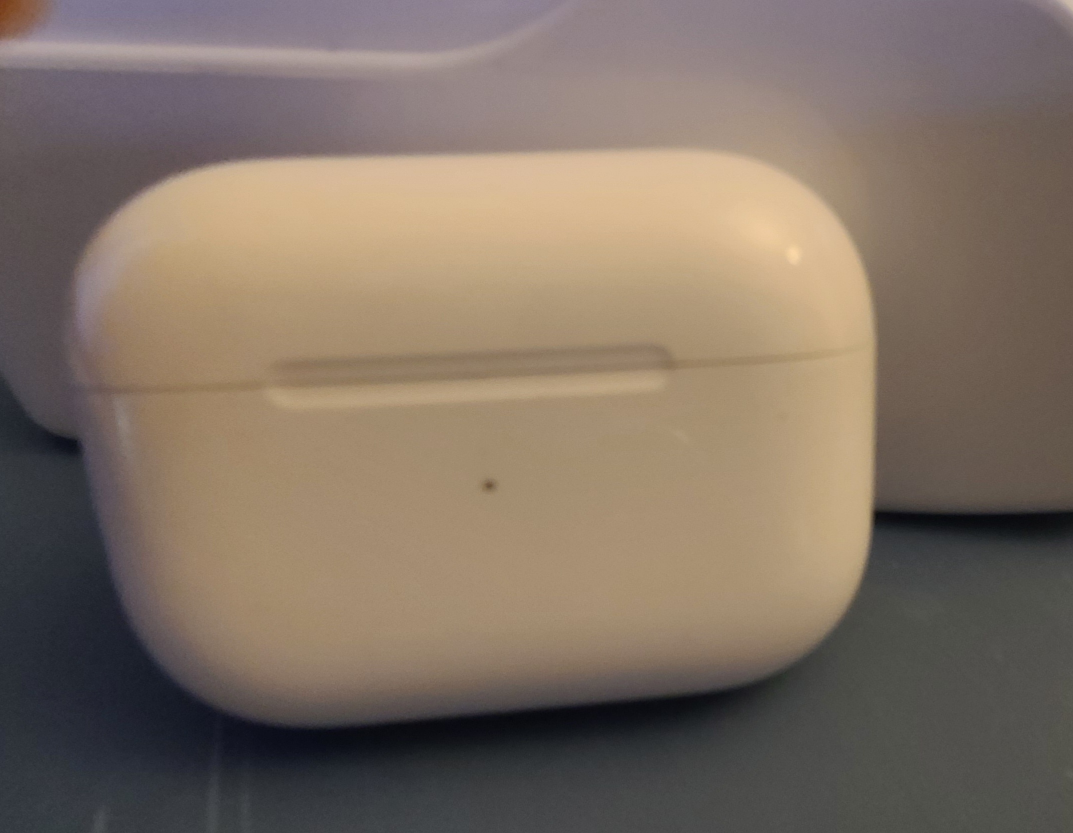 Apple Airpods pro (1st Generation) thumbnail