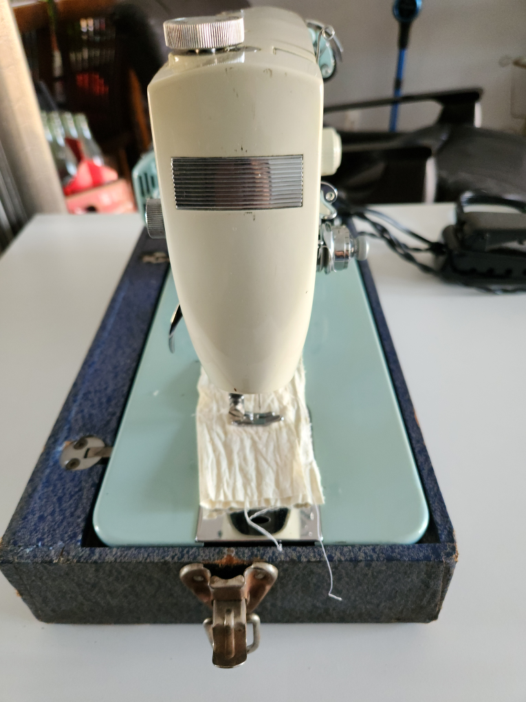 Vintage Brother Deluxe Sewing Machine image indicator(3)