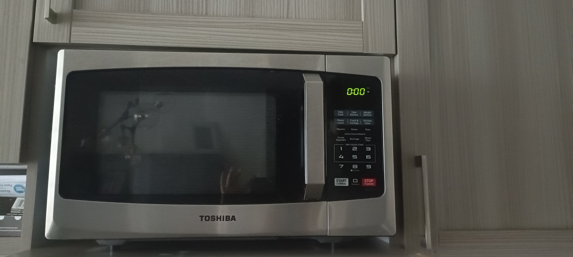 Toshiba Microwave Oven, 0.9 Cu Ft/900w