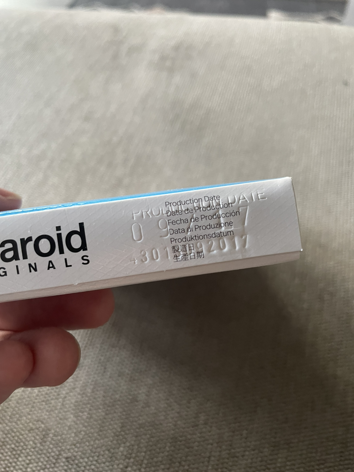 EXPIRED Color 600 Polaroid Originals Film image indicator(2)
