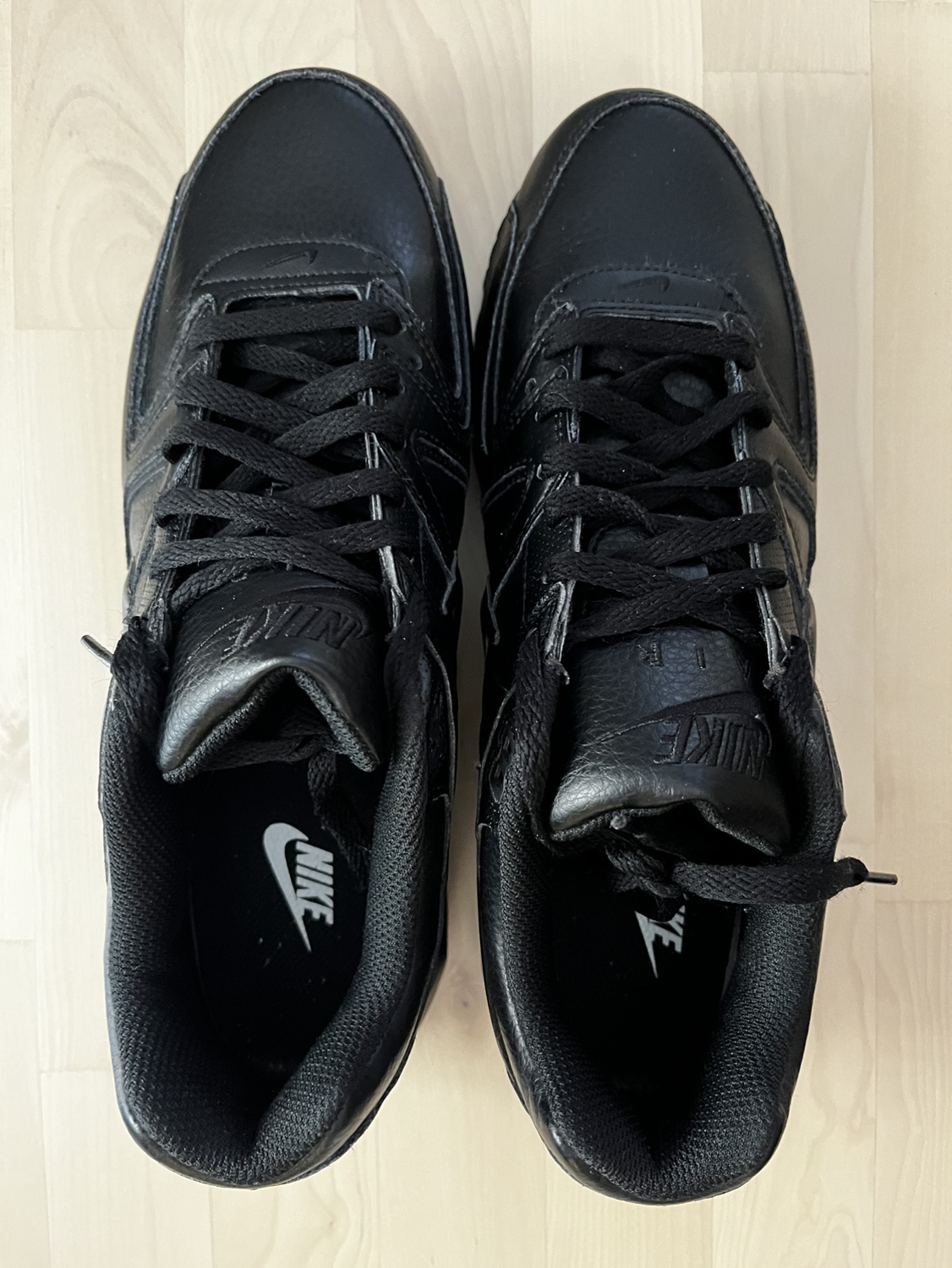 (Like New) Nike Air Max Command All Black Leather || Size 10 image indicator(2)