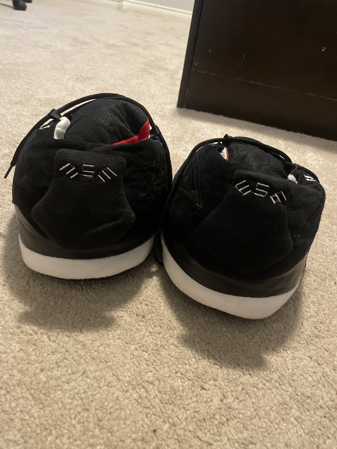 Black and Red Jordan 4 Slippers image indicator(4)