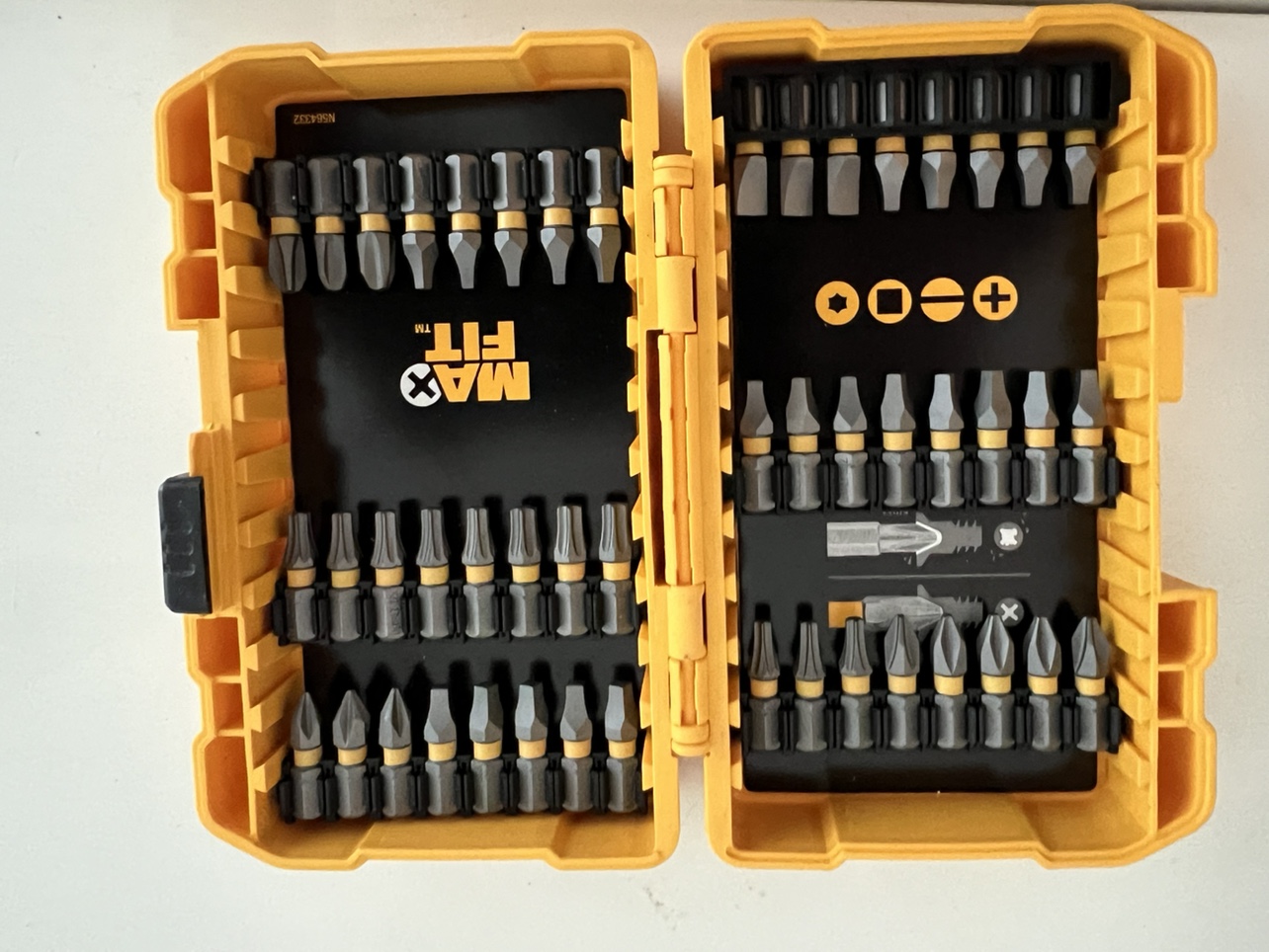 DeWalt 45-Piece set image indicator(2)
