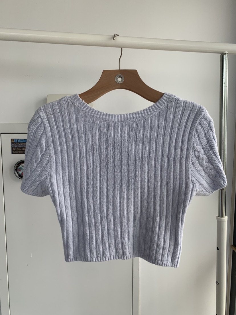 Hollister Cable Knit Crop Sweater Size Small image indicator(4)