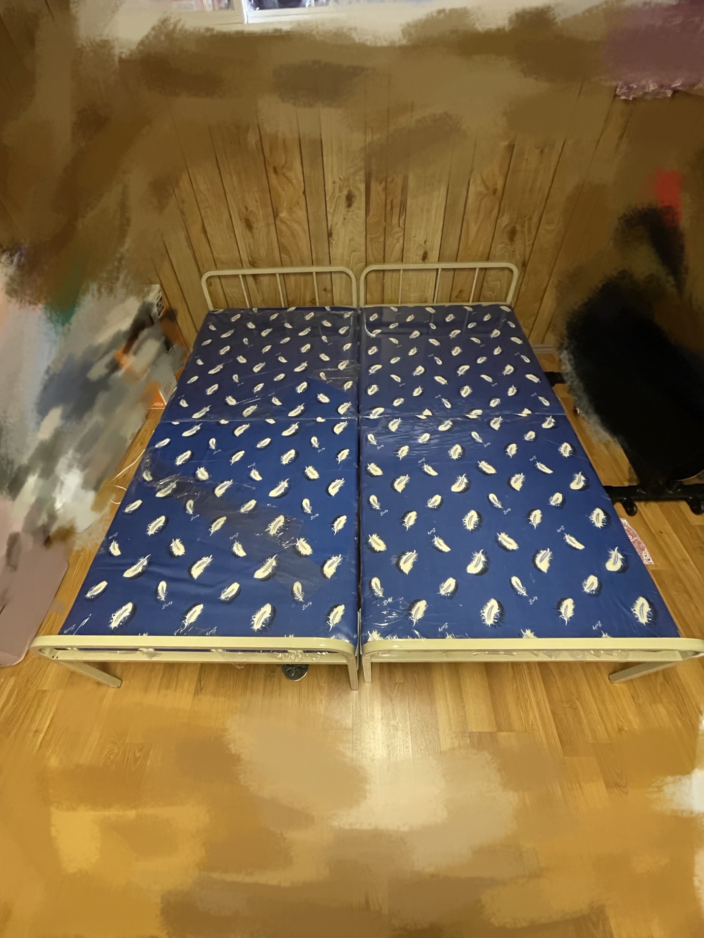 Foldable twin bed