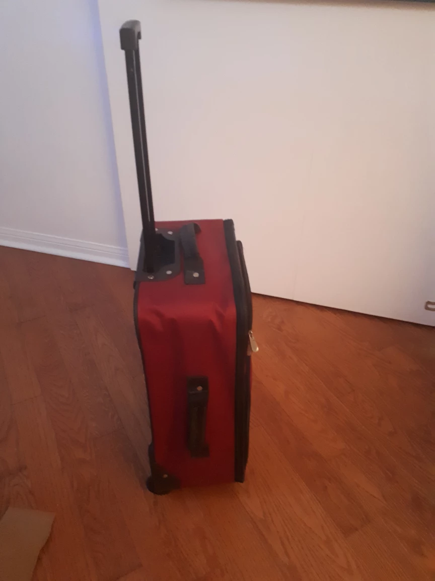 #freecycle Red luggage  22"x14"x8" image indicator(2)