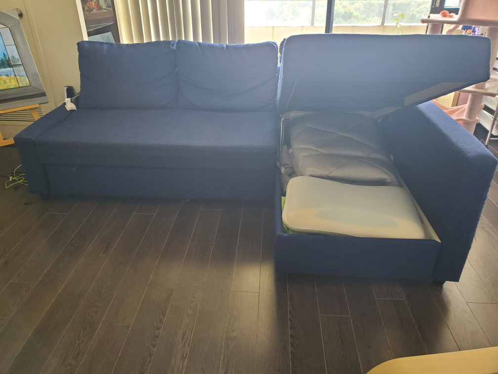 L shaped pull-out couch in good shape image indicator(2)