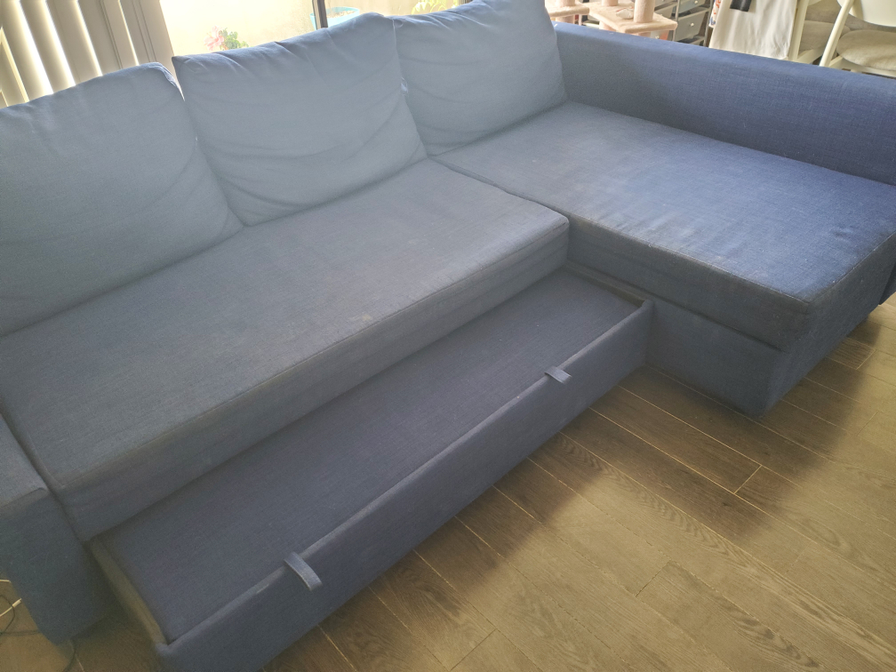 L shaped pull-out couch in good shape image indicator(3)