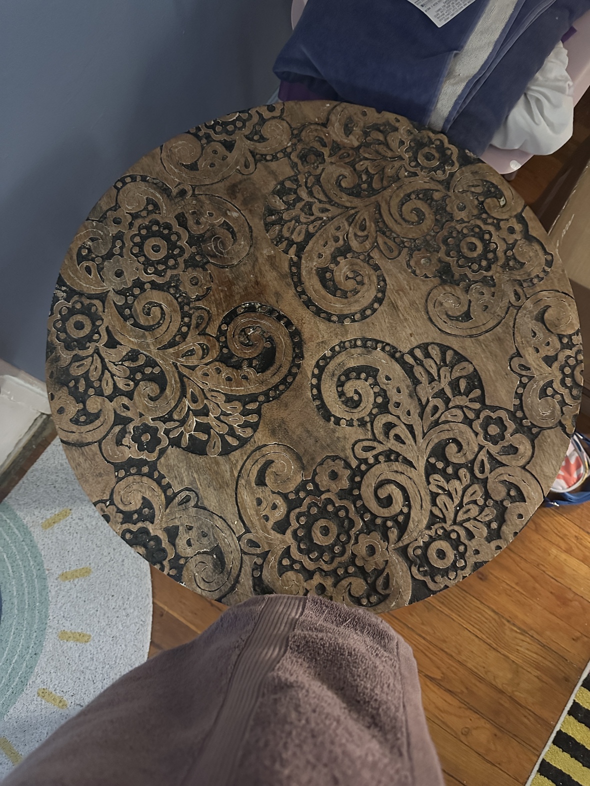 Carved wood table - photo 2