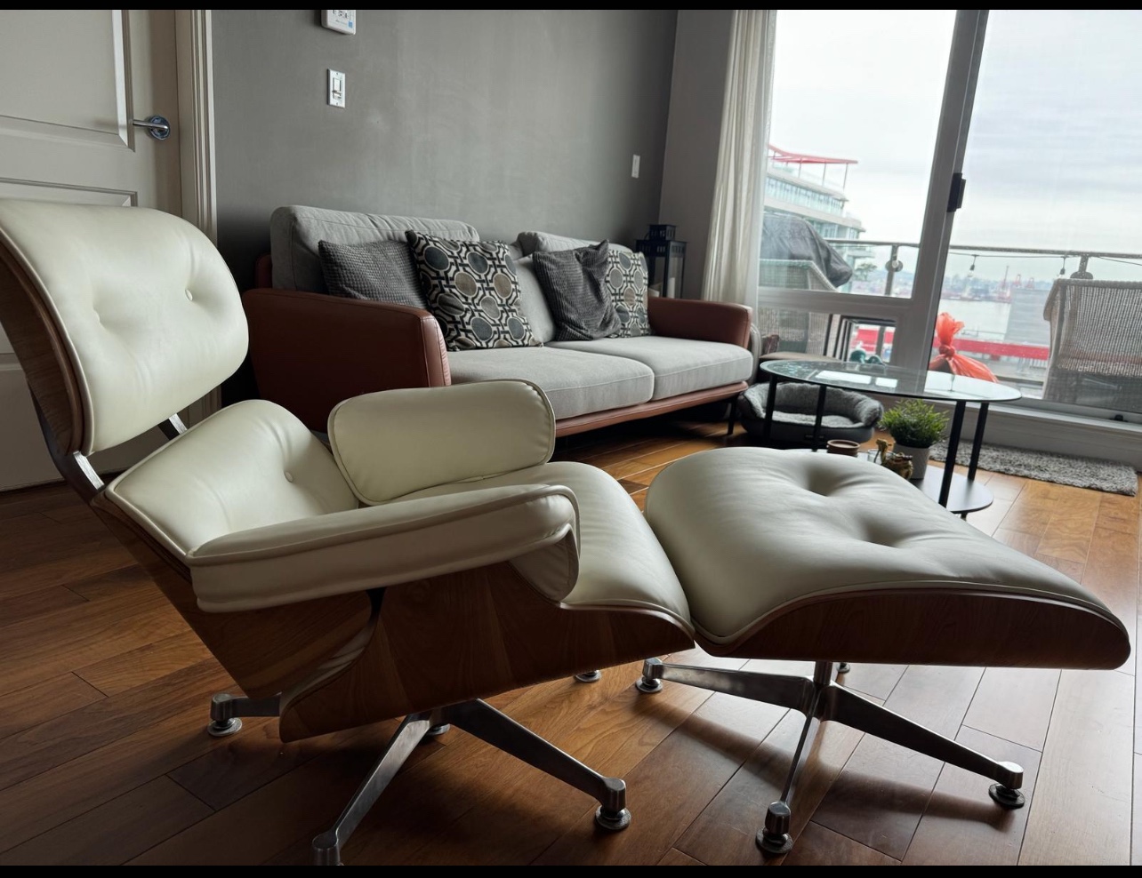LARS Leather Lounge Chair - photo 4