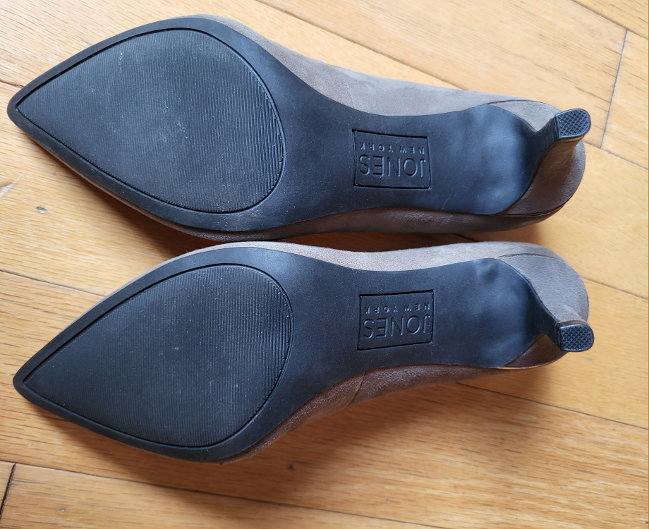 ❣️ New Suede Heels Jones New York Pumps Delta Gray size 6 image indicator(5)