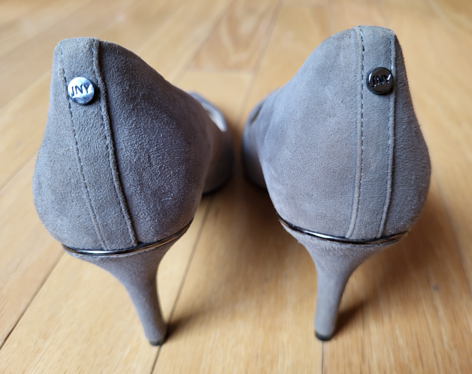 ❣️ New Suede Heels Jones New York Pumps Delta Gray size 6 image indicator(7)