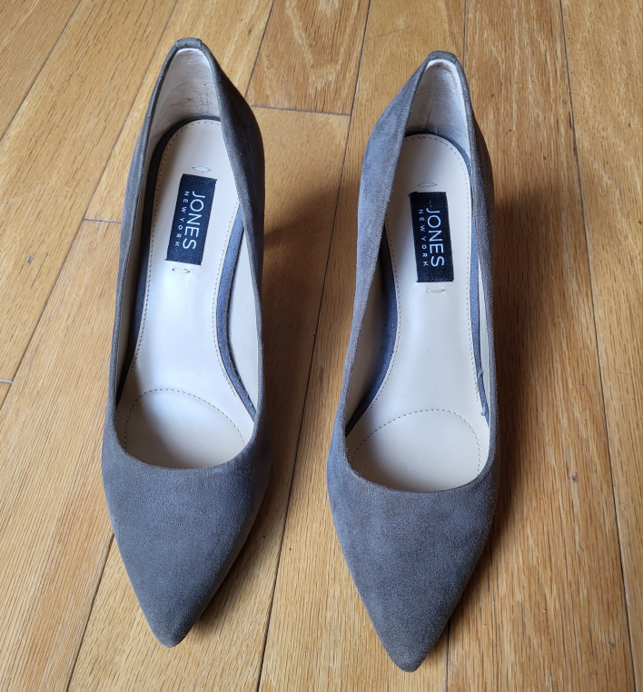 ❣️ New Suede Heels Jones New York Pumps Delta Gray size 6 image indicator(2)