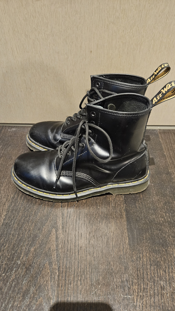 Dr. Martens 1460 Boots image indicator(2)
