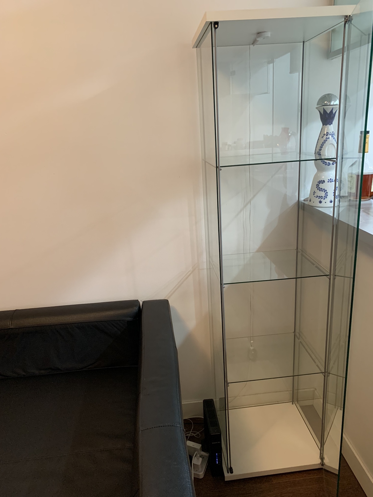 Glass showcase cabinet for moving sale - photo 2