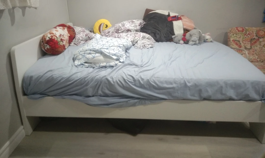 wooden bed with matress... good condition.. - photo 2