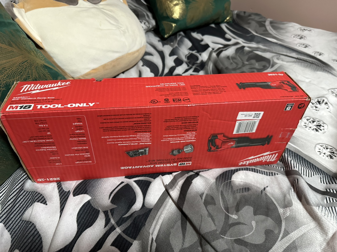 Milwaukee M18 cordless saw - photo 3
