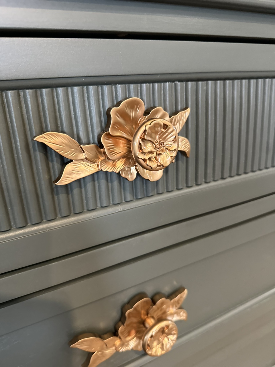 Gorgeous Pair of Night Stands - photo 3