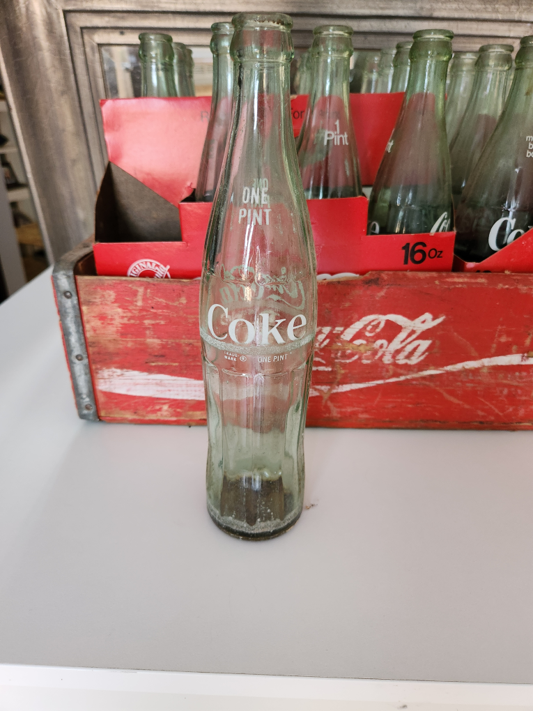 Vintage Coca Cola crate and 3/8 packs image indicator(2)