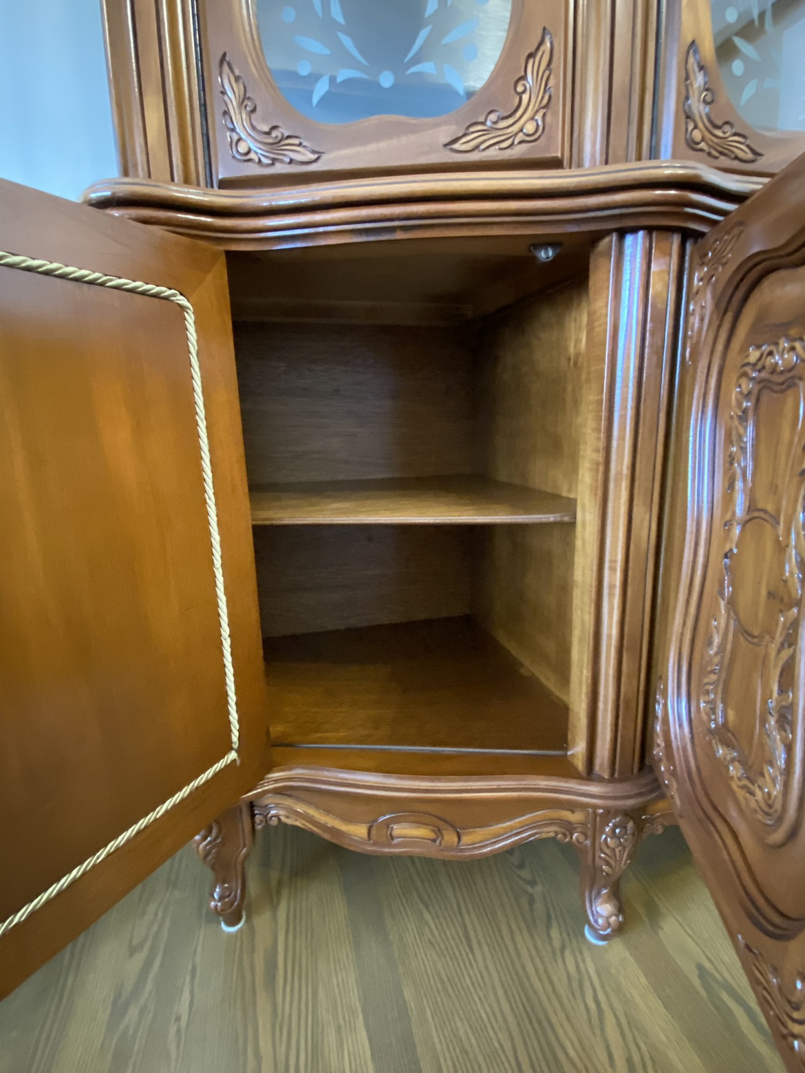 Vintage Solid Wood Dining Room Set image indicator(3)