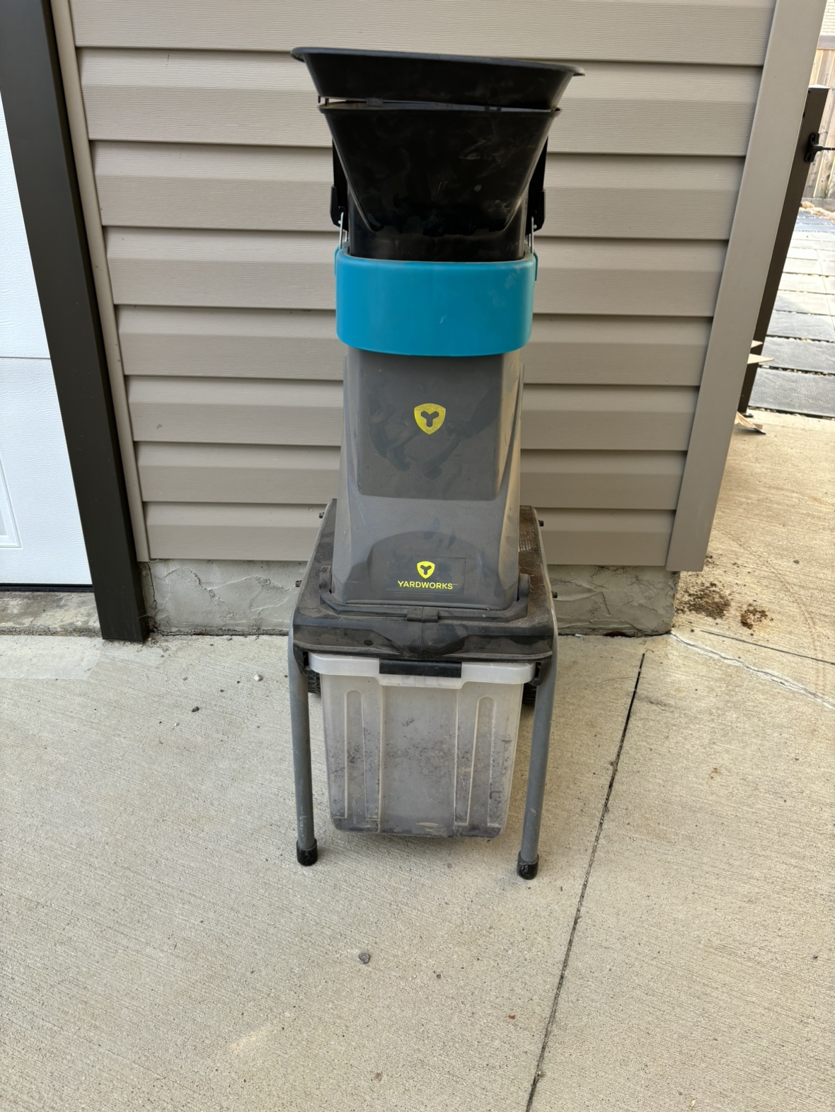 Yardworks Electric Chipper Shredder