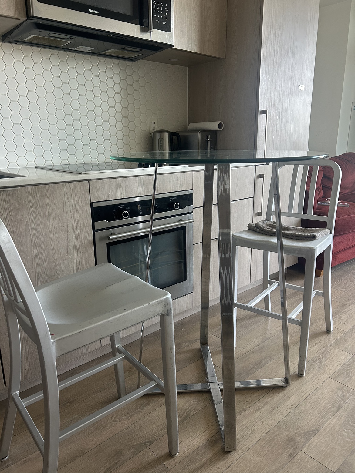 Glass table with chairs image indicator(2)