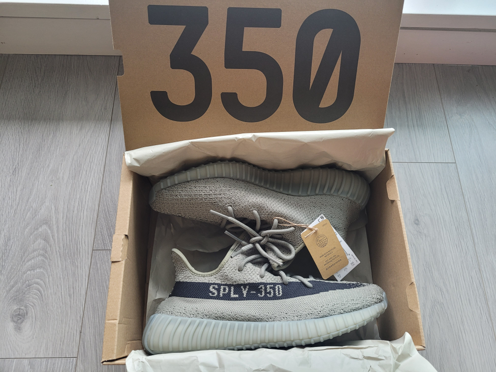 YEEZY 350 v2 granite SIZE 9.5 BRAND NEW thumbnail