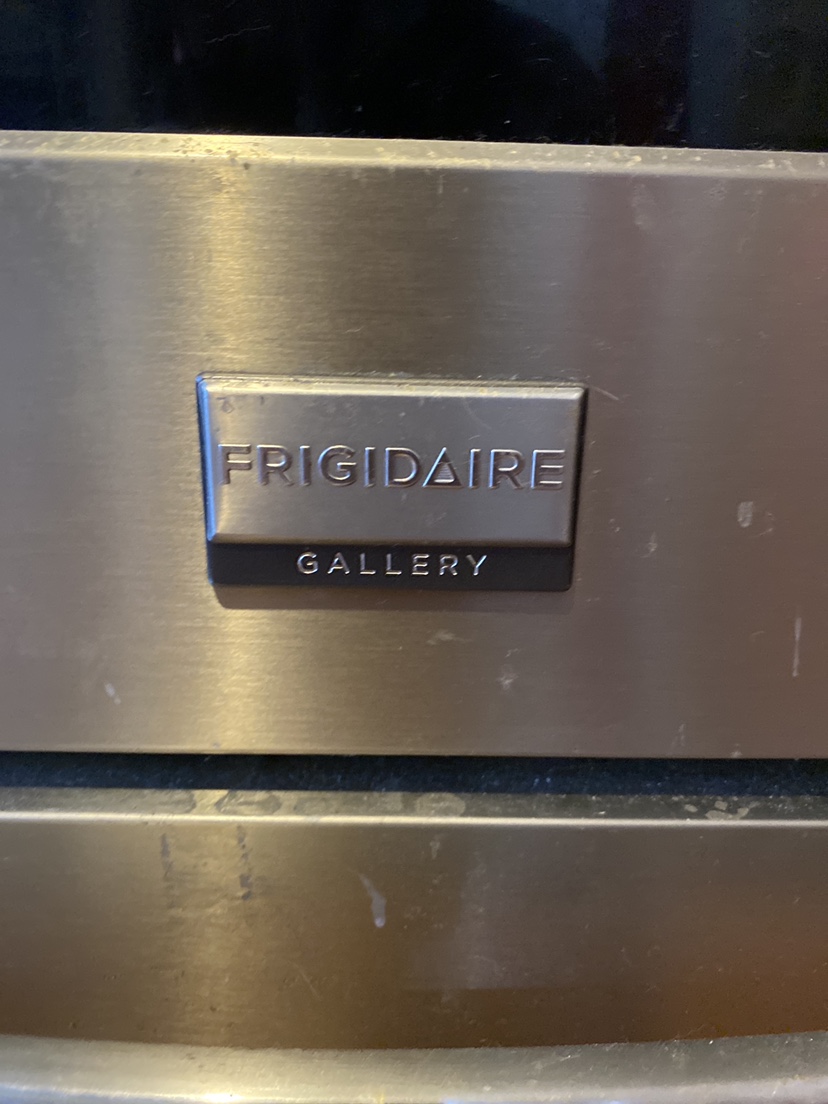 Gas Stove Frigidaire Like New . - photo 3