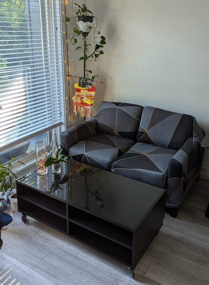 Coffee table w drawers and glass top