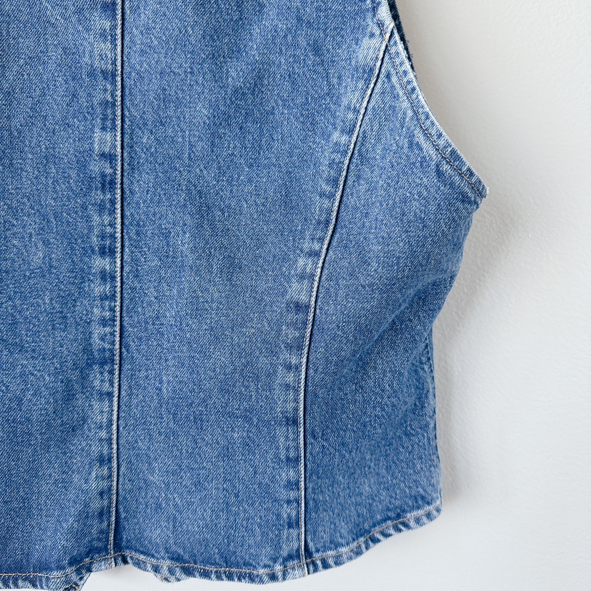 Agolde Denim Vest New with tags! Size XL Aritzia image indicator(10)