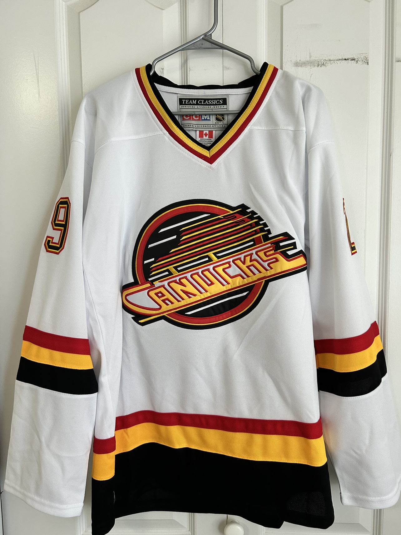 Gino Odjick Canucks jersey size mens medium