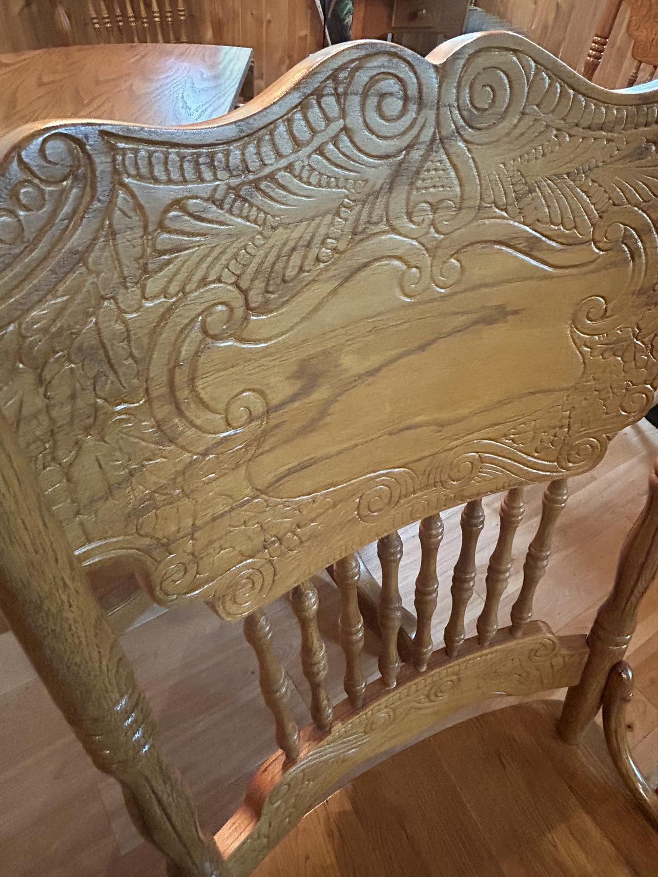 Solid wood gorgeous dining table 4 chairs and leaf - photo 2