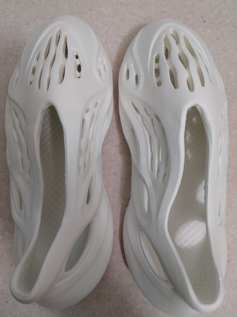 White Foam Runner Shoes Yeezy Size 10 image indicator(2)